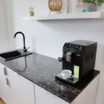 Arbeitsplatte Kirschschwarz aus Granit – Bild 2